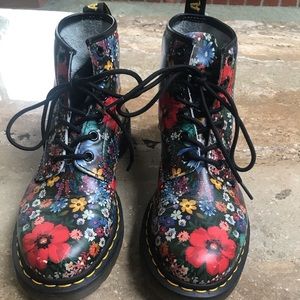 Poppy Floral Doc Martens Women’s Size 9!